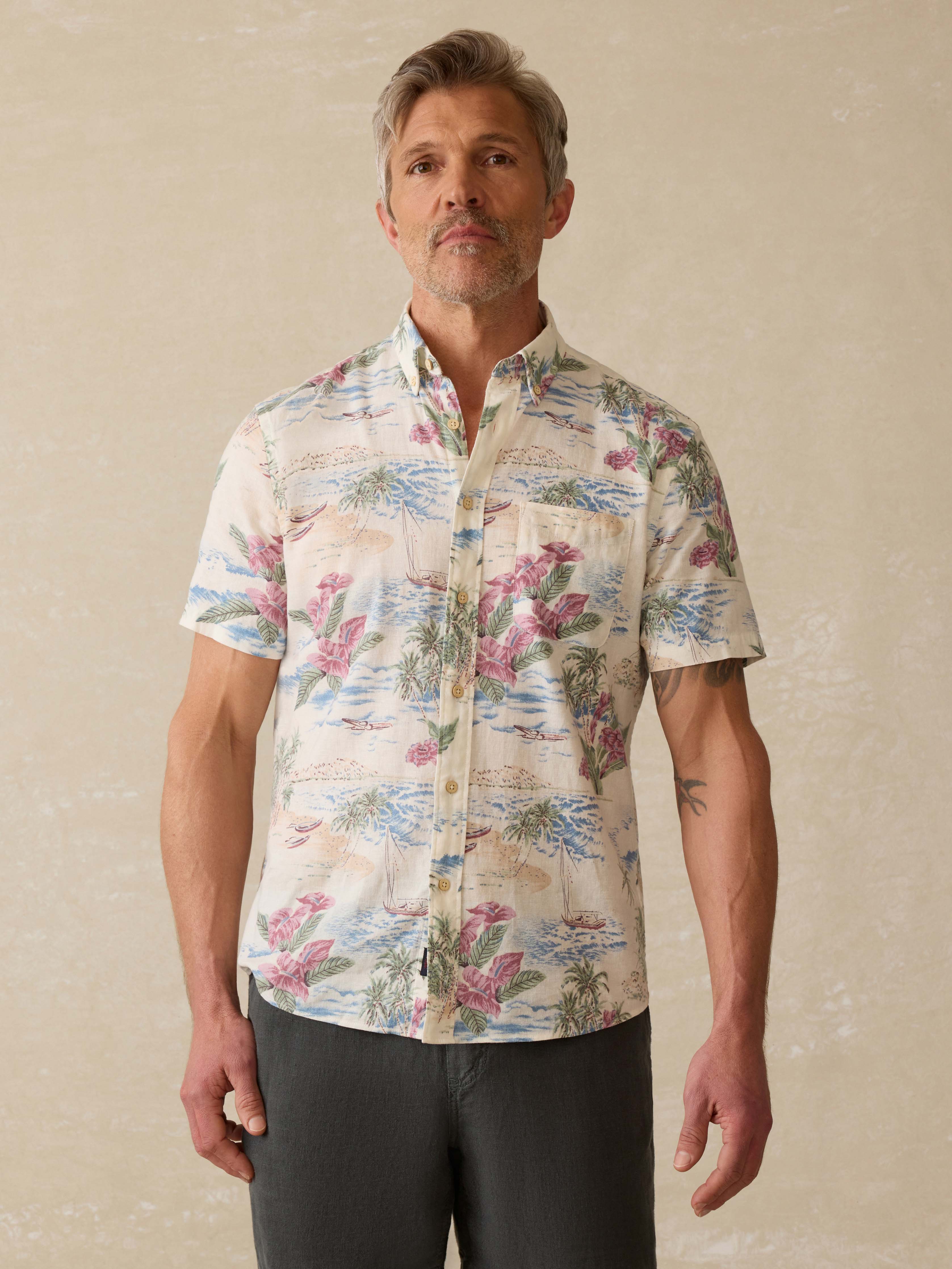 Short- Sleeve Breeze Shirt - Molokai Scenic Tropical
