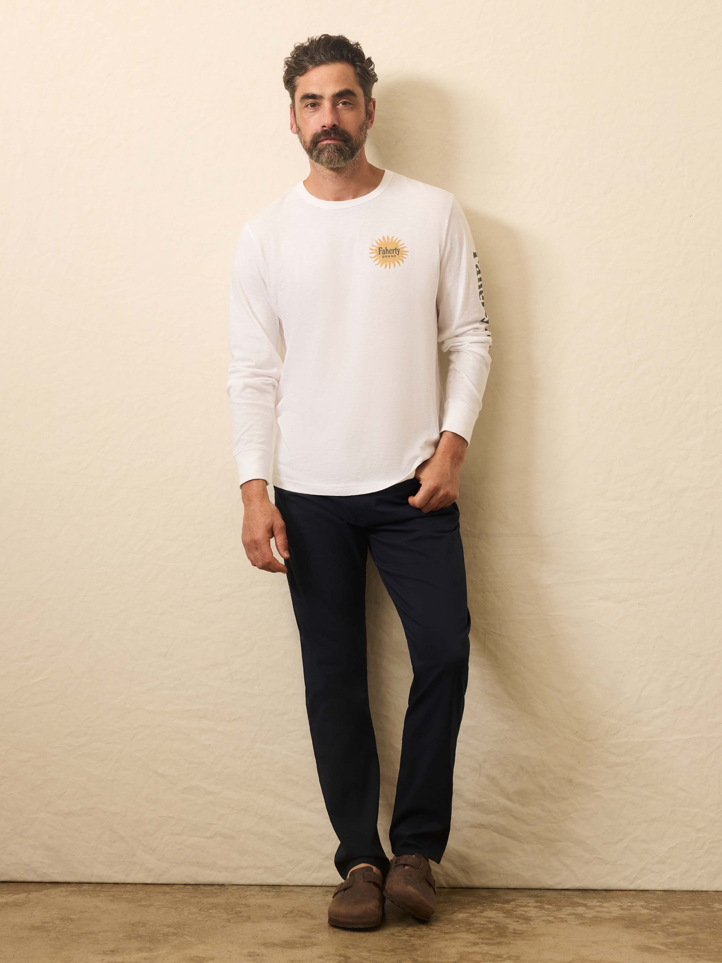 FAHERTY BRAND Sunwashed Tシャツ ホワイト Sunwashed V-Neck Tee - White | Faherty Brand