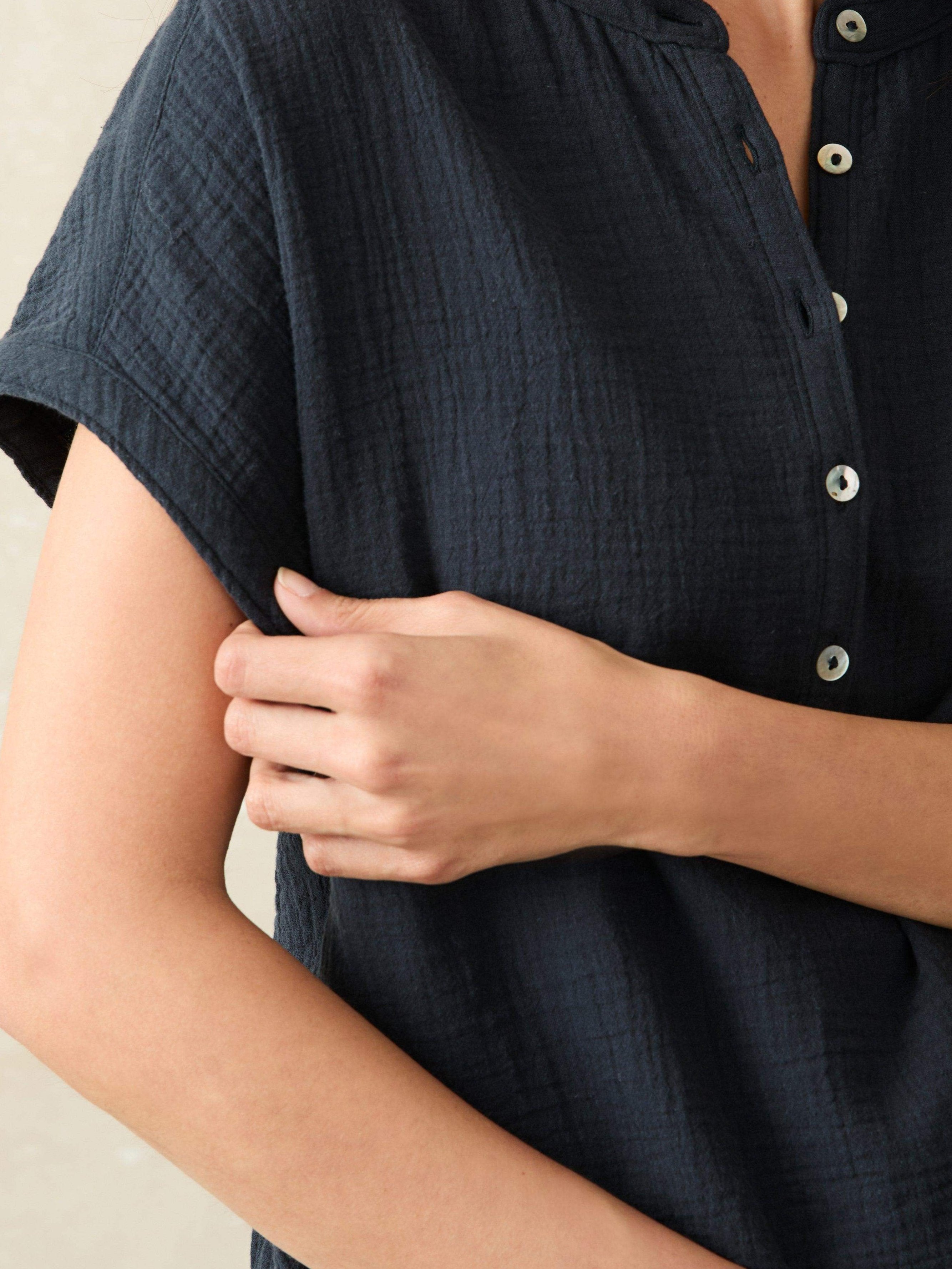 Faherty  Dream Cotton Desmond Top レディース シャツ トップス Navy Dream Cotton Gauze Desmond Top - Navy | Faherty Brand