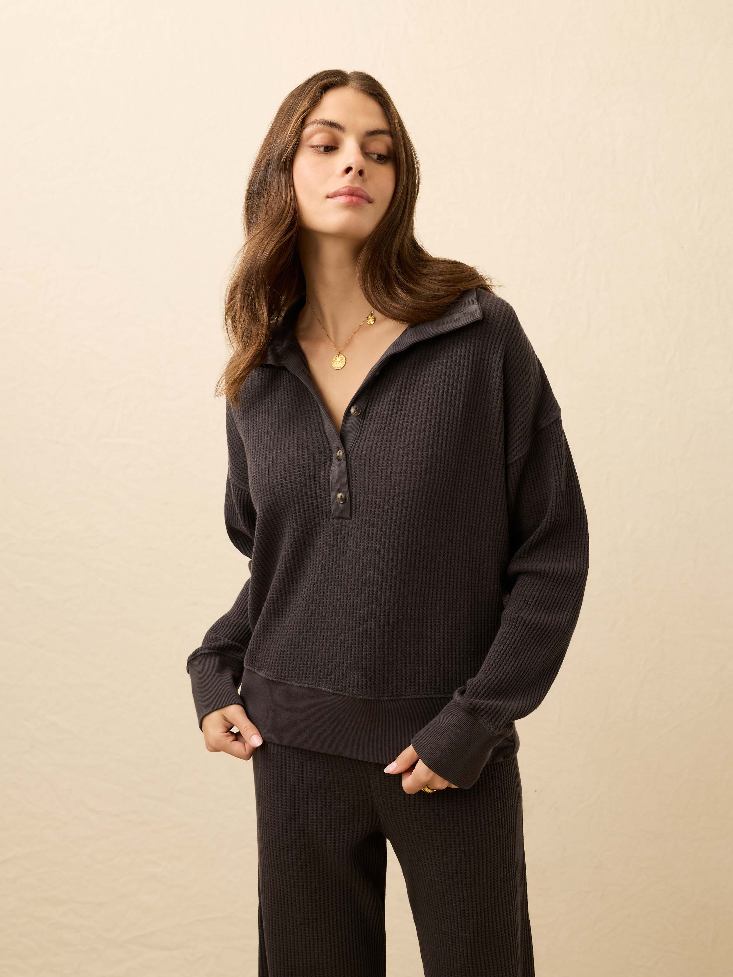  | Apres Waffle Henley - Washed Black | Faherty Brand