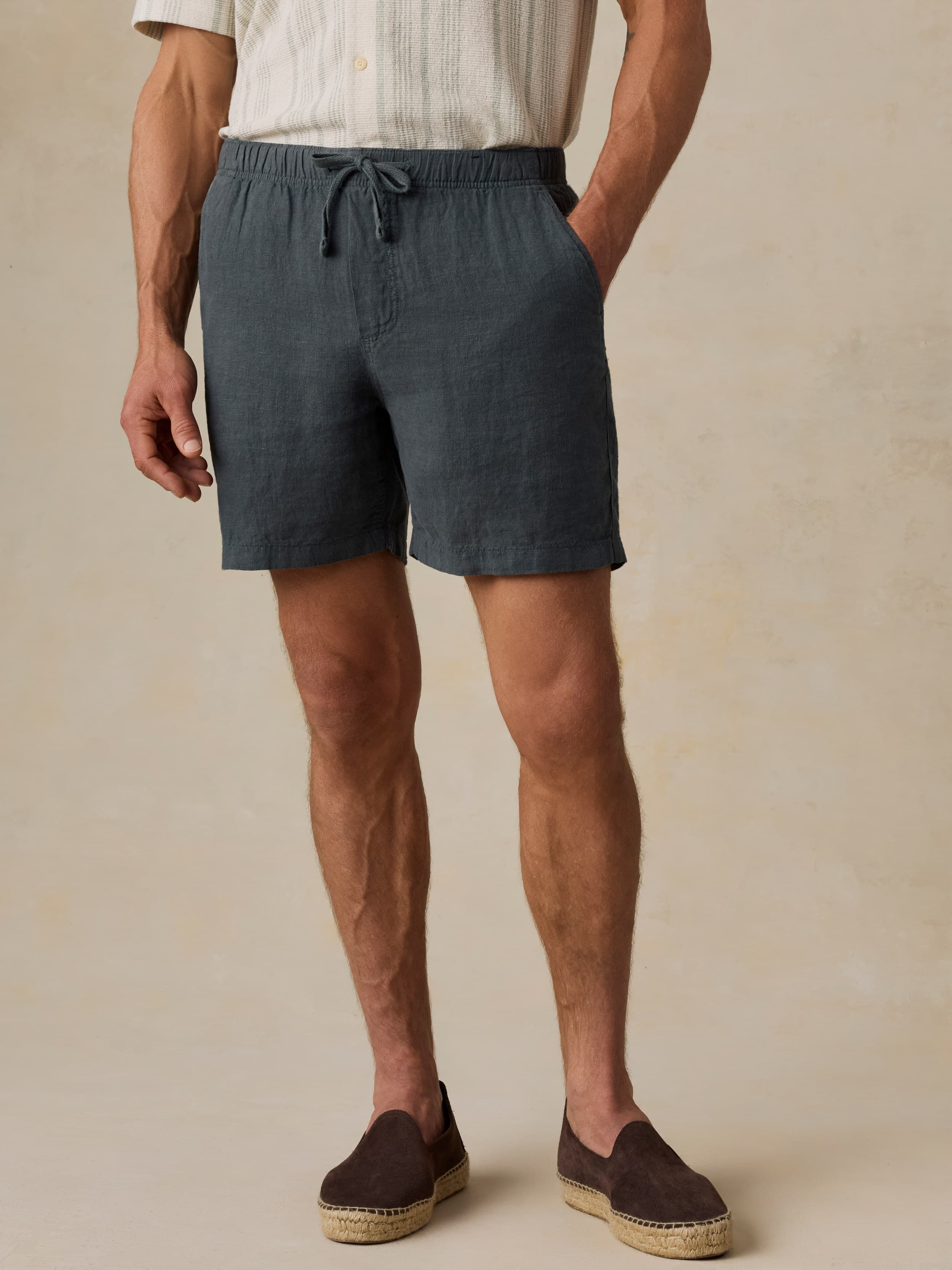 Faherty Men's Essential Linen Short (6.5") - Washed Black, Size XS Faherty Men's Essential Linen Short (6.5") - Washed Black, Size XS