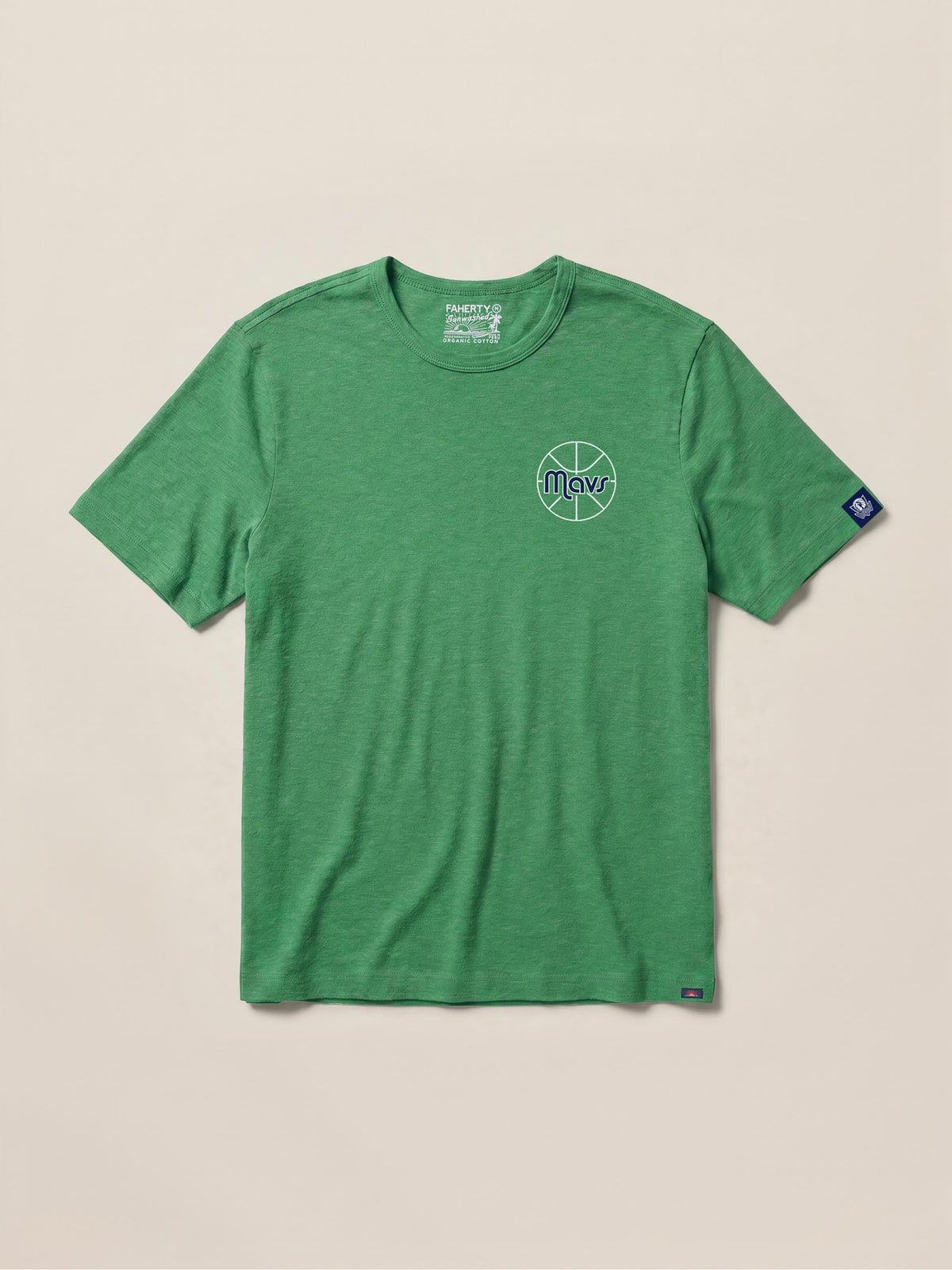 A green Dallas Mavericks tee, image 3 of 4