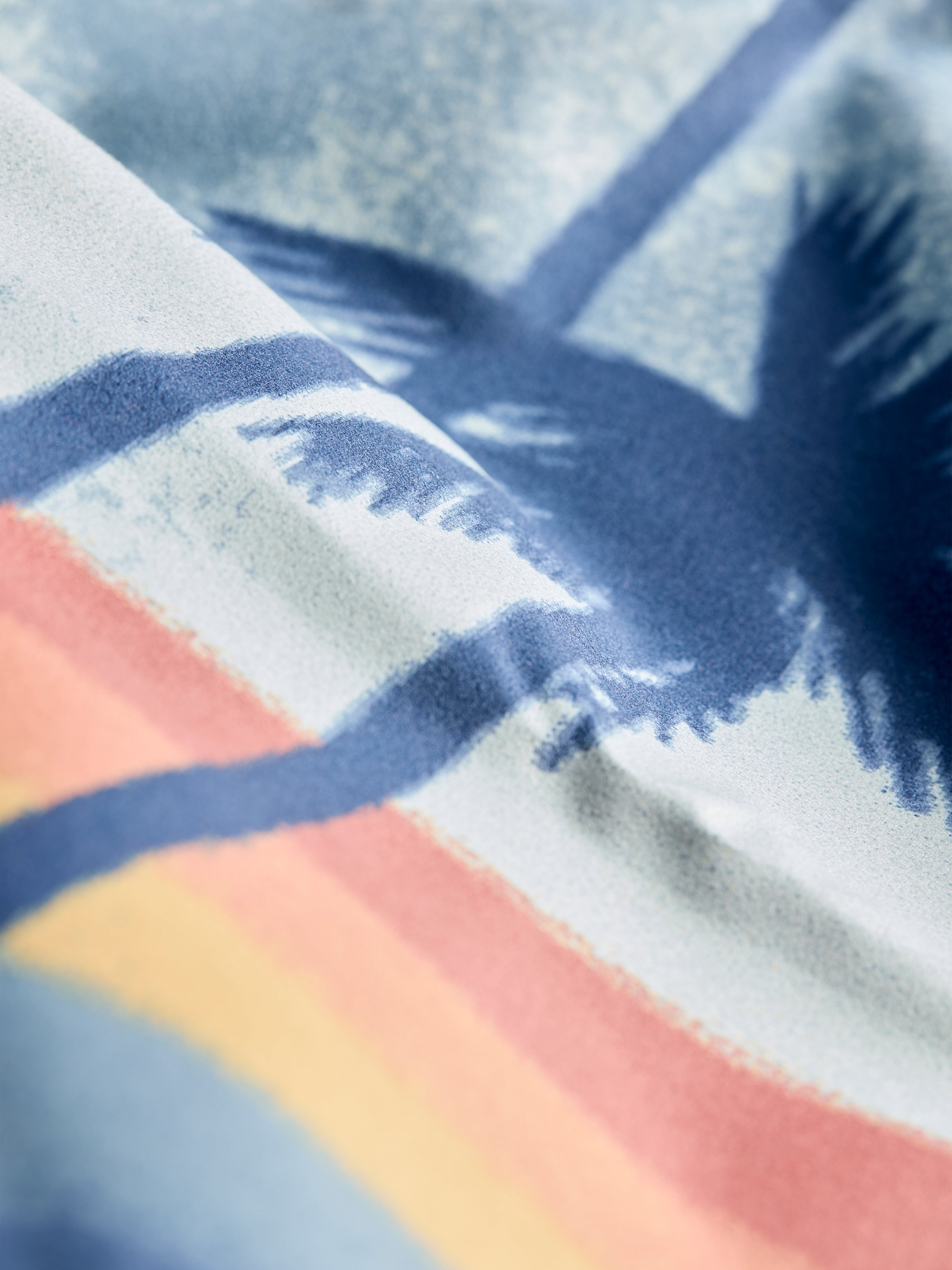 Faherty X Slowtide Quick-Dry Picnic Blanket - Palm Rainbow Ombre