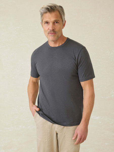 FAHERTY BRAND Sunwashed Tシャツ ウォッシュ ド ブラック Sunwashed Crew Tee - Washed Black | Faherty Brand