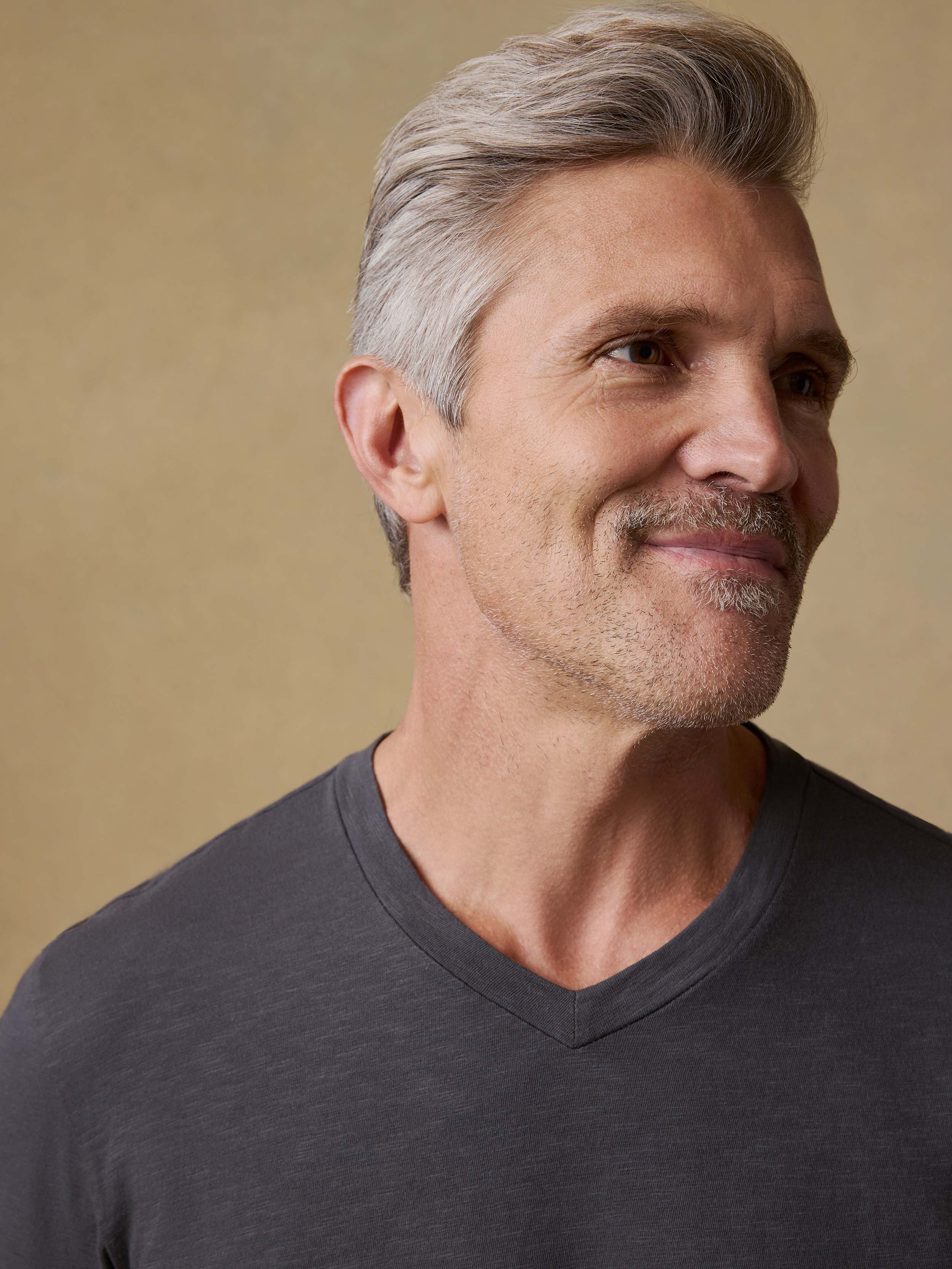 Short-Sleeve Sunwashed V-Neck Tee - Graphite | Faherty Brand