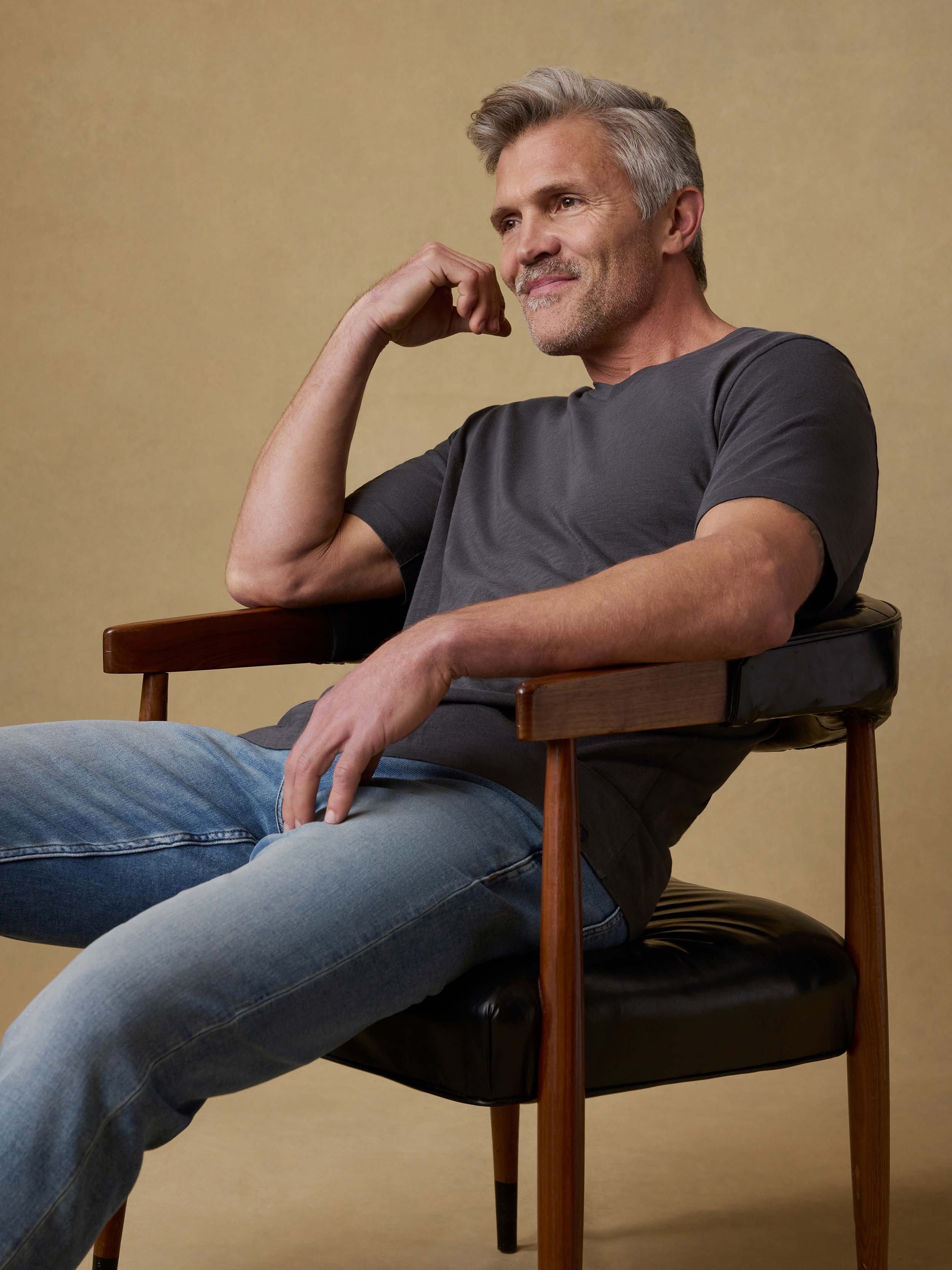 Short-Sleeve Sunwashed V-Neck Tee - Graphite | Faherty Brand