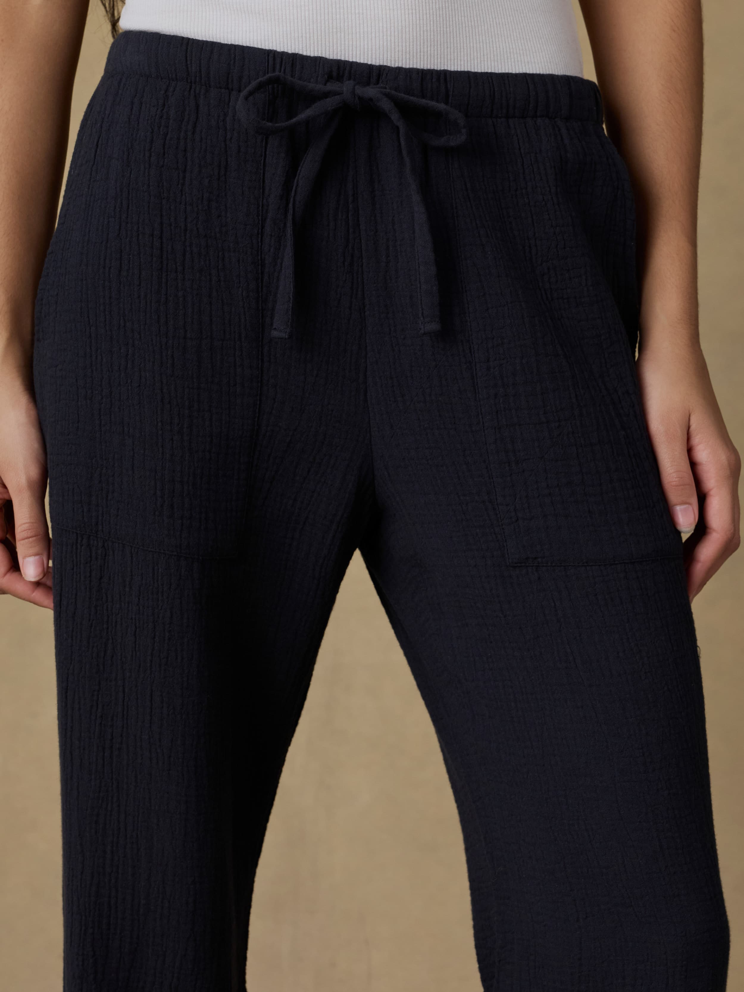  | Laidback Gauze Pant - Black | Faherty Brand