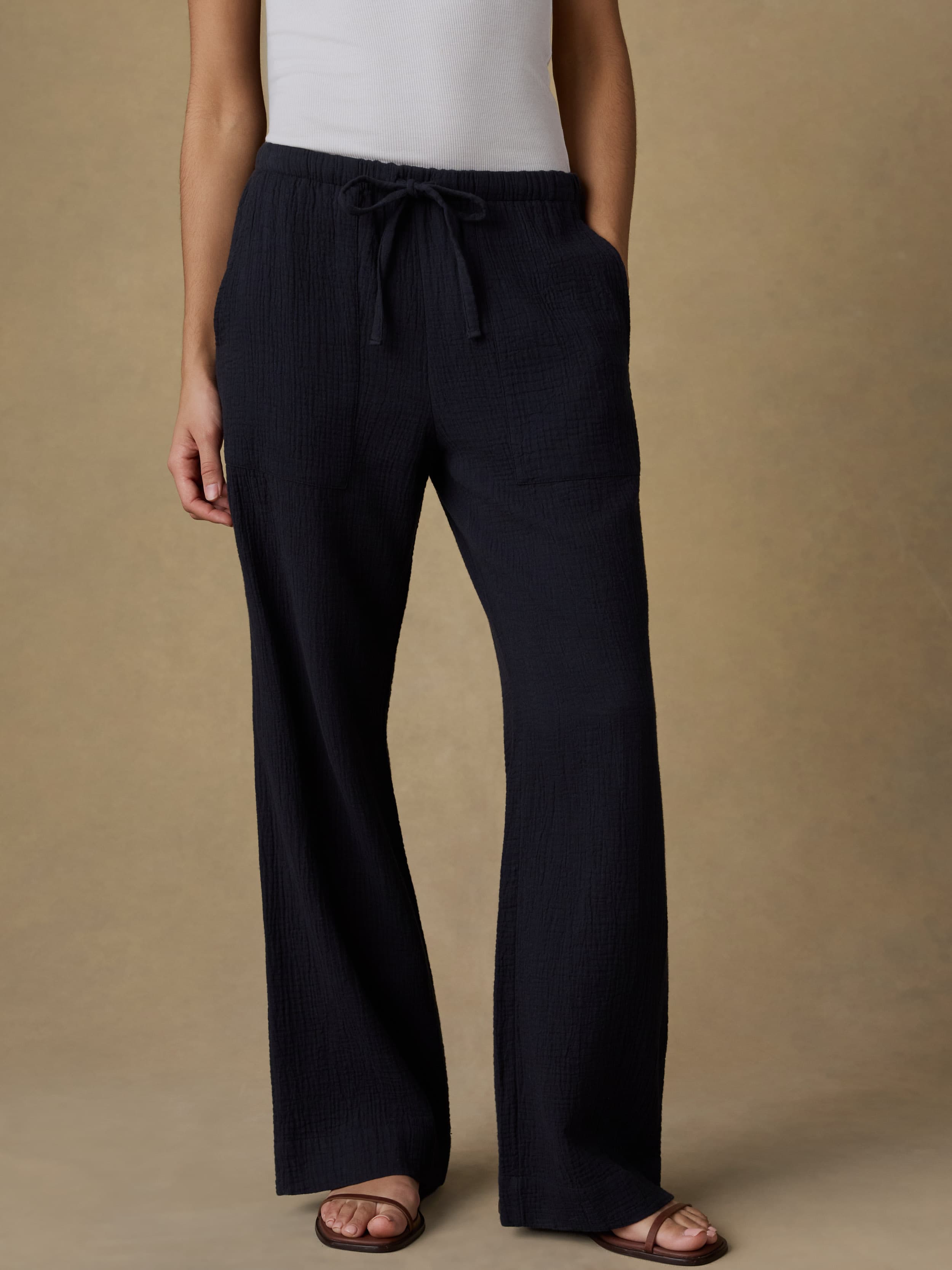 Laidback Gauze Pant - Black | Faherty Brand