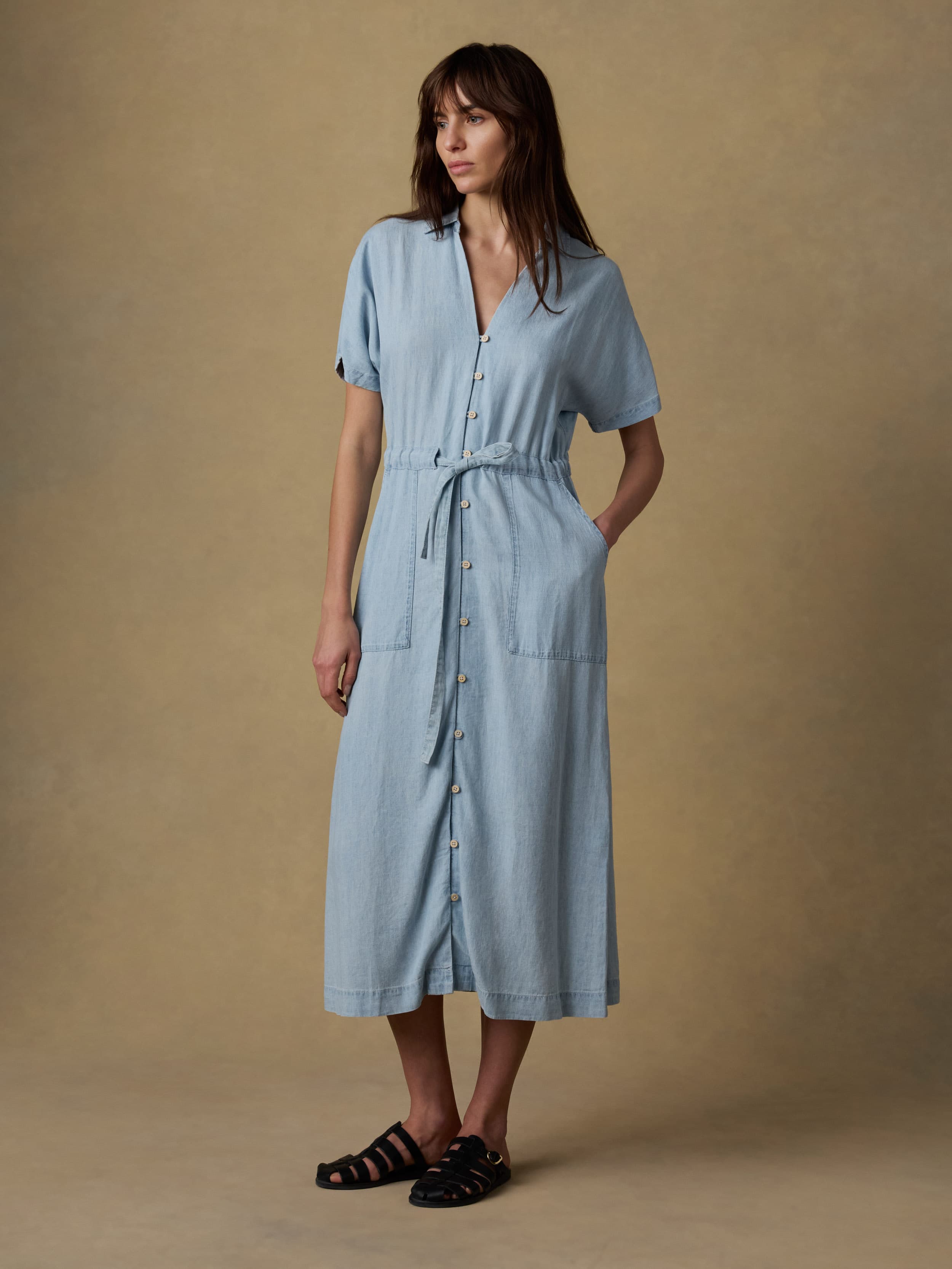 DRESSTERIOR  カットソー、atelier MERCADAL サンダル Toluca Cala Flora Midi Dress