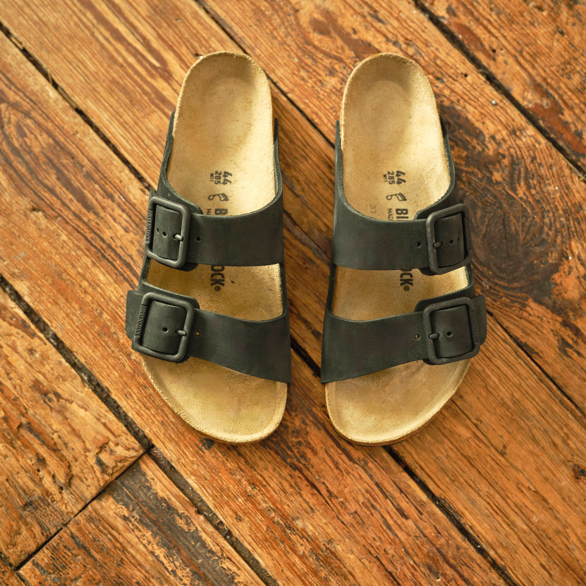 Arizona Wire Buckle - Black | Faherty Brand display picture 2