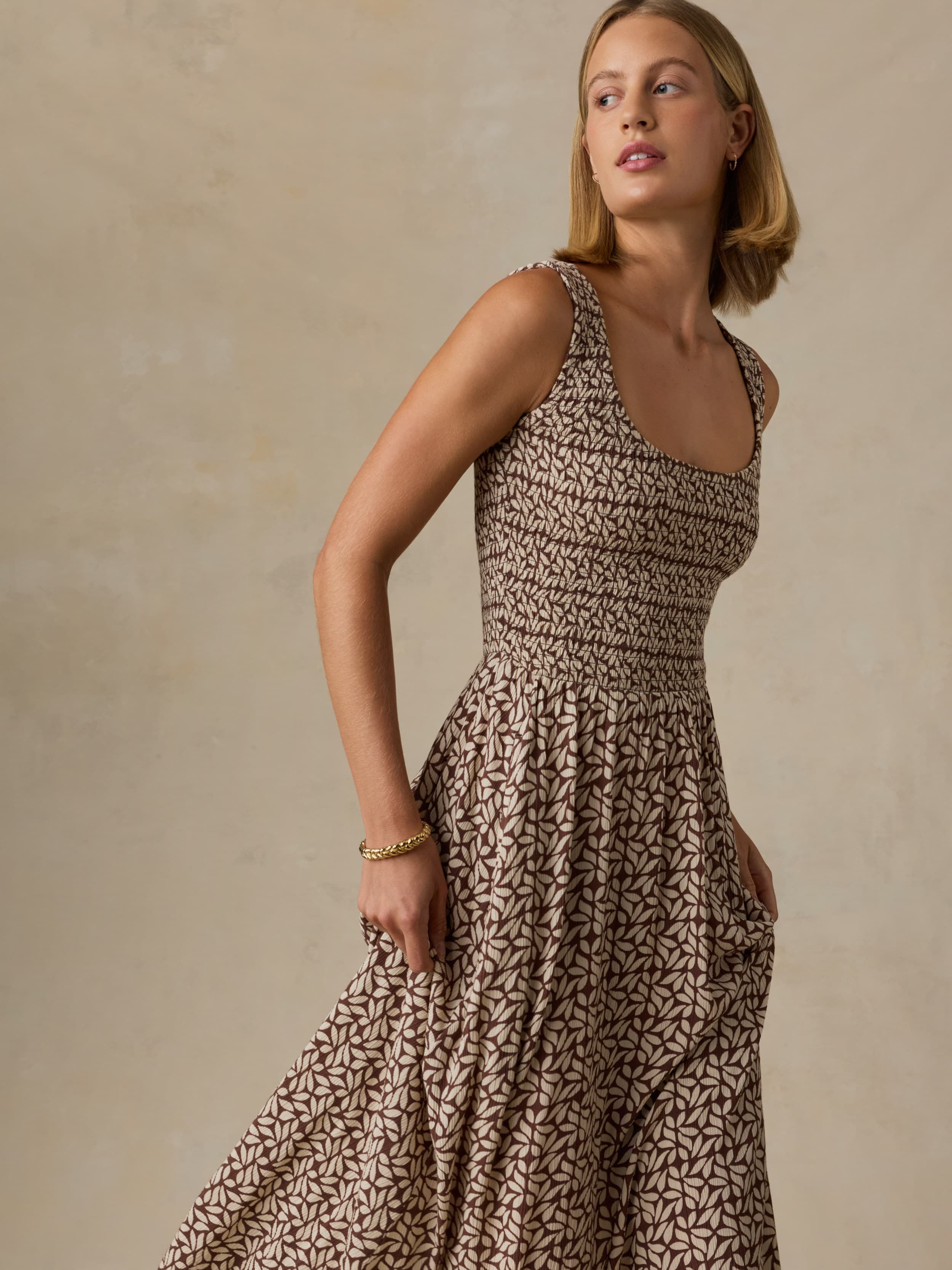 Faherty Women's Sophia Smocked Dress Faherty Women's Sophia Smocked Dress