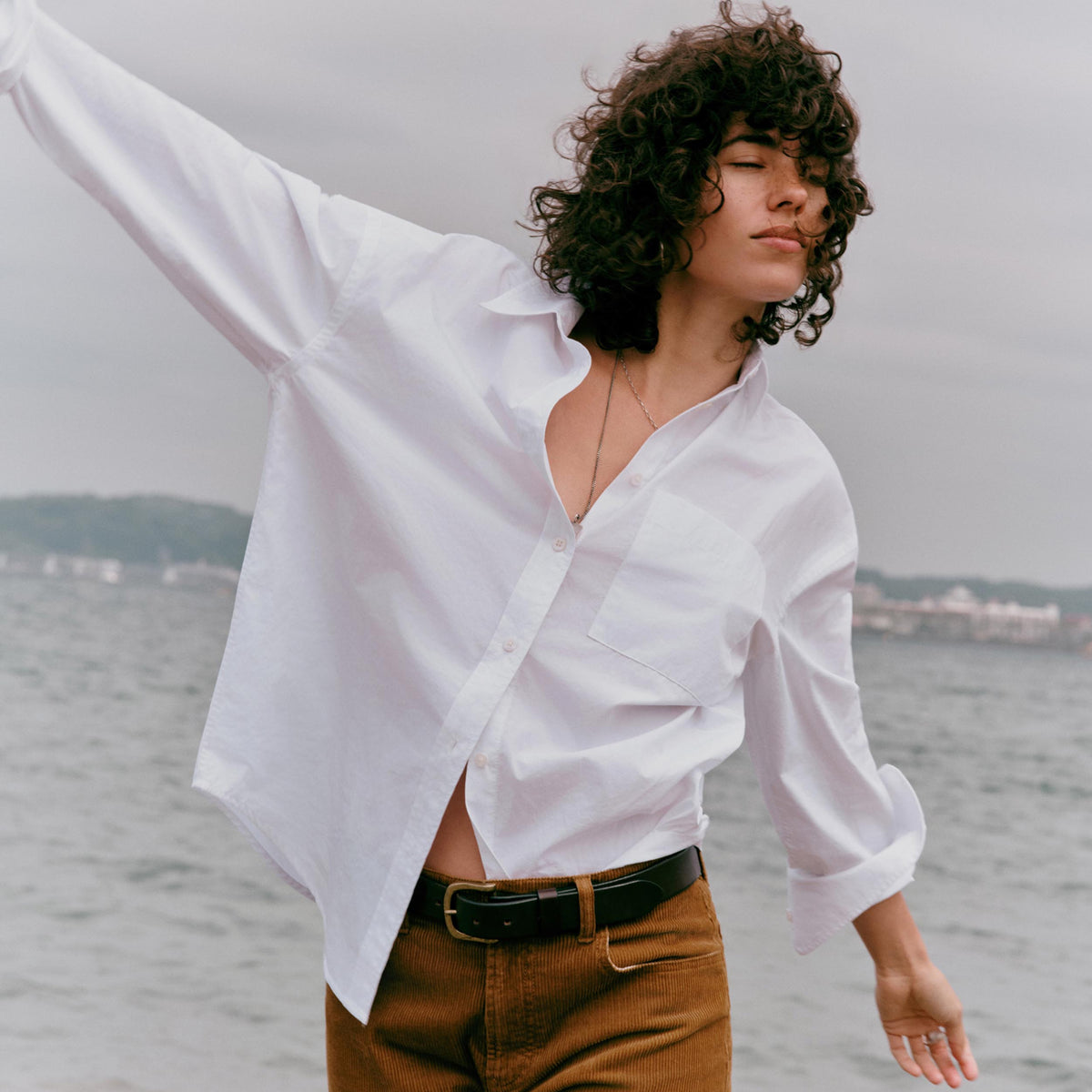 white beach dress shirt Faherty Womens Coastal Poplin Relaxed (White, XS) Size:L (2-3T) weather lunch Web Collection: South Of France 1960s GLAMOROUS BLONDE WOMAN