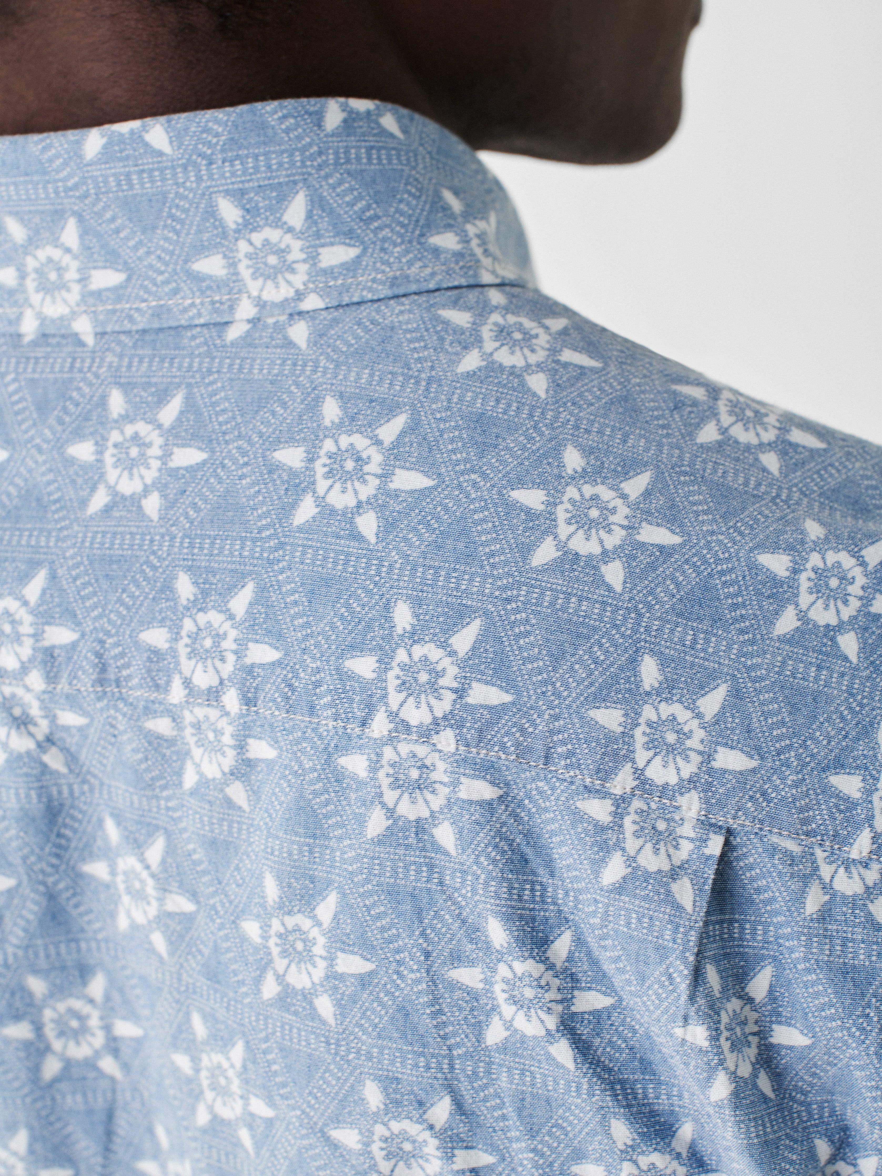 Short-Sleeve Stretch Playa Shirt - Eastern Tile Print