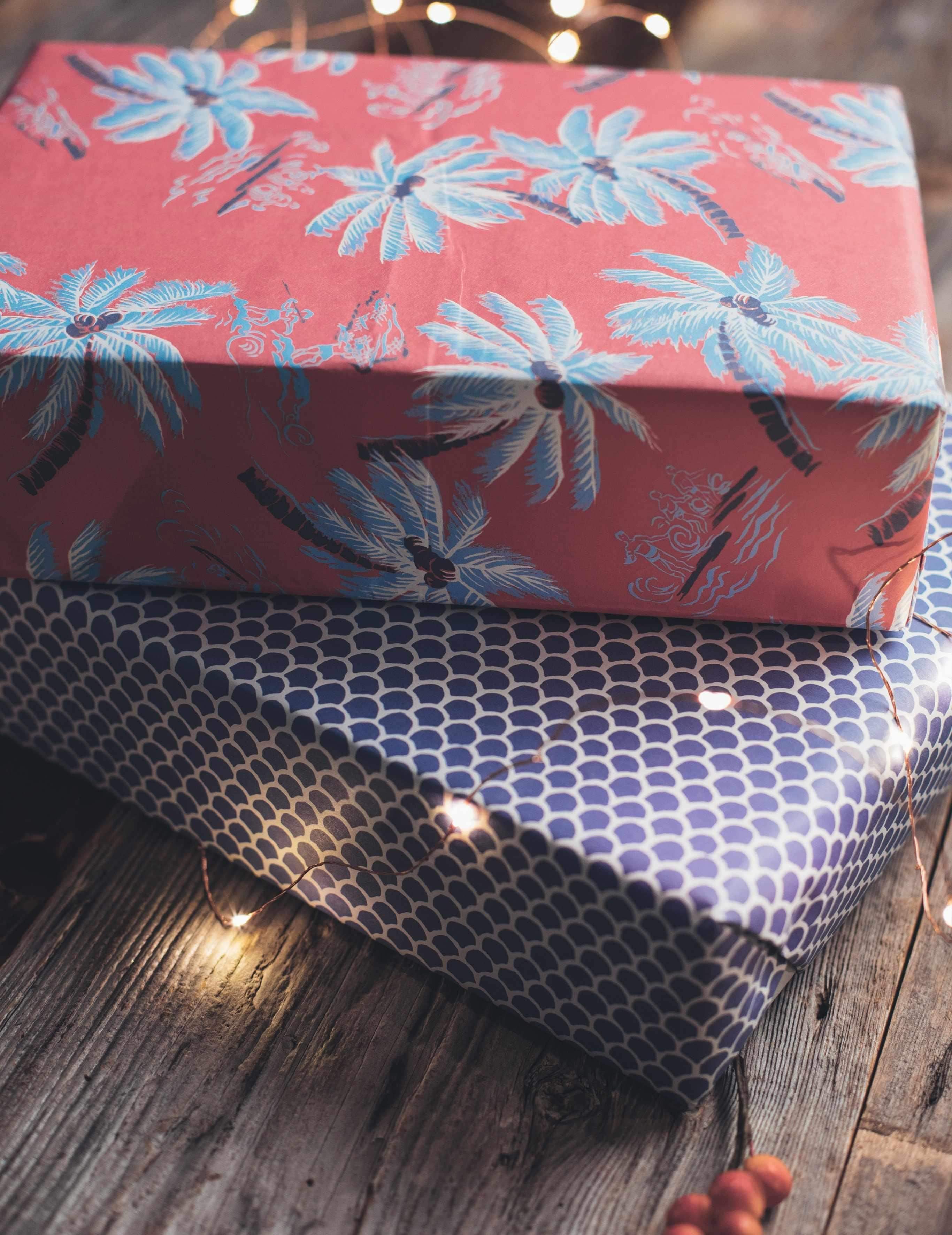 Hol18 Gift Wrap - Fishscale / Hawaiian
